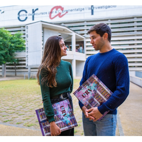 Estudiants amb la carpeta URV 2021-22